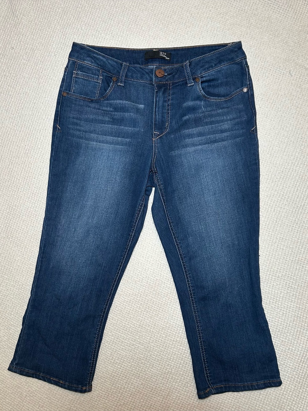 1822 Denim Capri Jeans Women’s 10/M Medium Wash Cropped Mid Rise Stretch Blue
